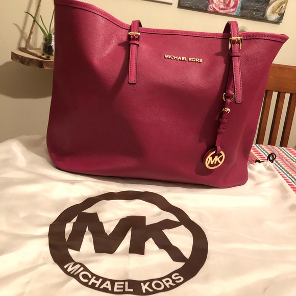 Michael Kors Jet Set Leather Travel Tote - Picture 2 of 8